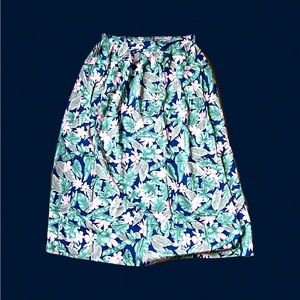 Sag Harbor Vintage Maxi Skirt Floral Patterned
With pockets